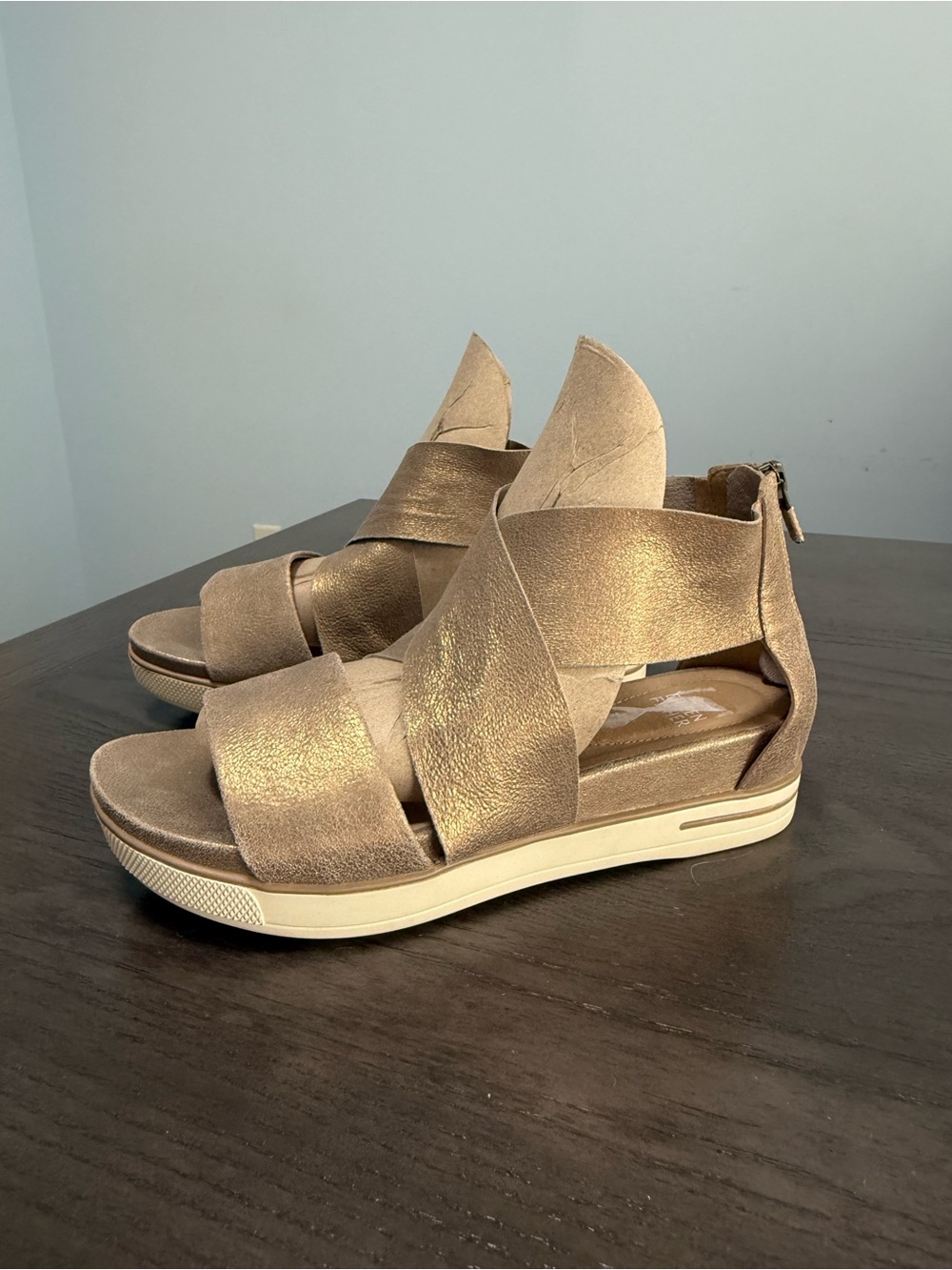 Eileen Fisher Metallic Champagne Leather Platform suede sneakers Sandals Size 8